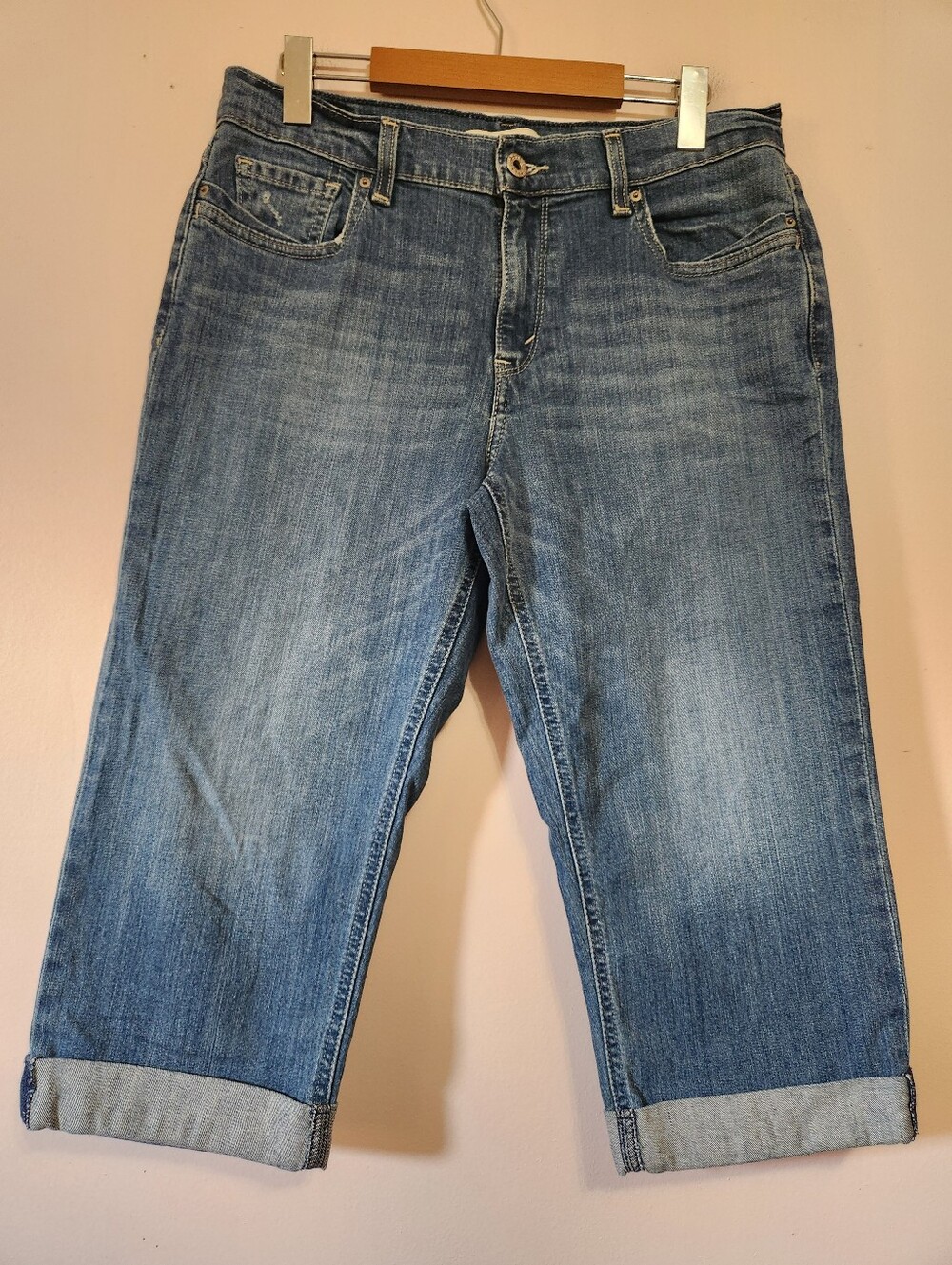 Levi's Medium Wash Cuffed Capri Jeans Mid Rise Cropped Denim Size 10 W30